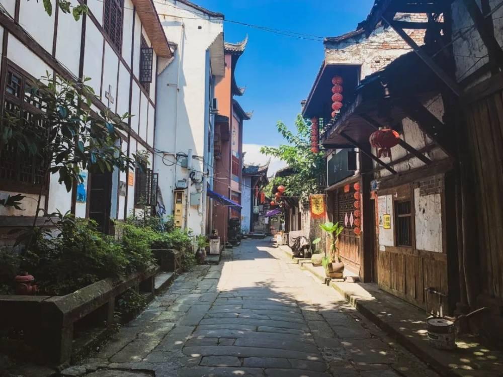 探秘新疆失落的文明：是幸运还是捡漏？巴扎上发现神秘的古壶