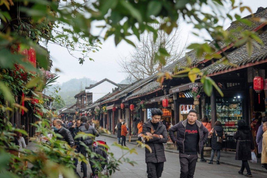 男朋友每次在网上找我，都是问我在干嘛，但是又不聊别的，无奈……【文化平台】